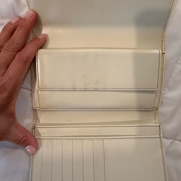 Gucci White trimmed wallet on chain - Picture 5 of 10